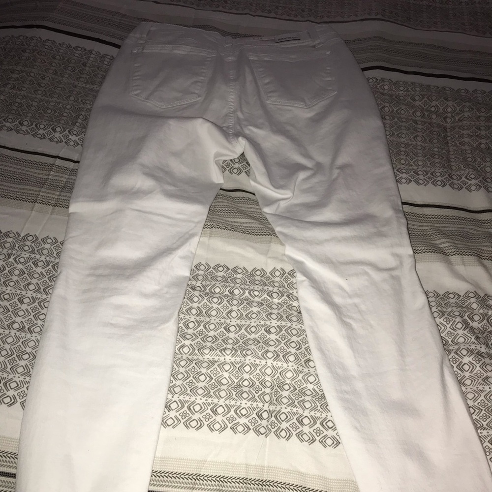 White distressed Judy blue jeans size 9 new w/tags